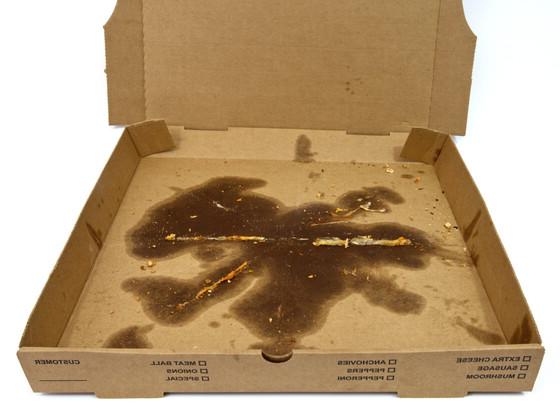 我可以回收一个油腻的披萨盒吗?